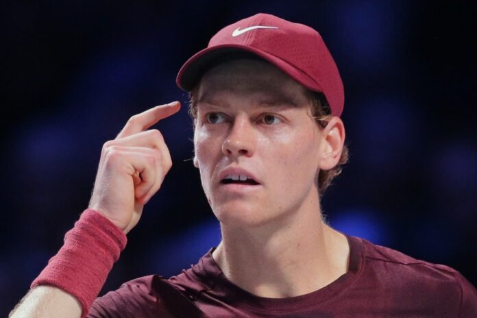 Jannik Sinner durante il match con Zverev a Vienna