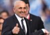 Il giorno del debutto di Spalletti in bianconero, Agresti: “Già ha usato una strategia comunicativa simile a Roma” Luciano Spalletti sorridente