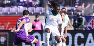 Manu Konè in azione contro la Fiorentina