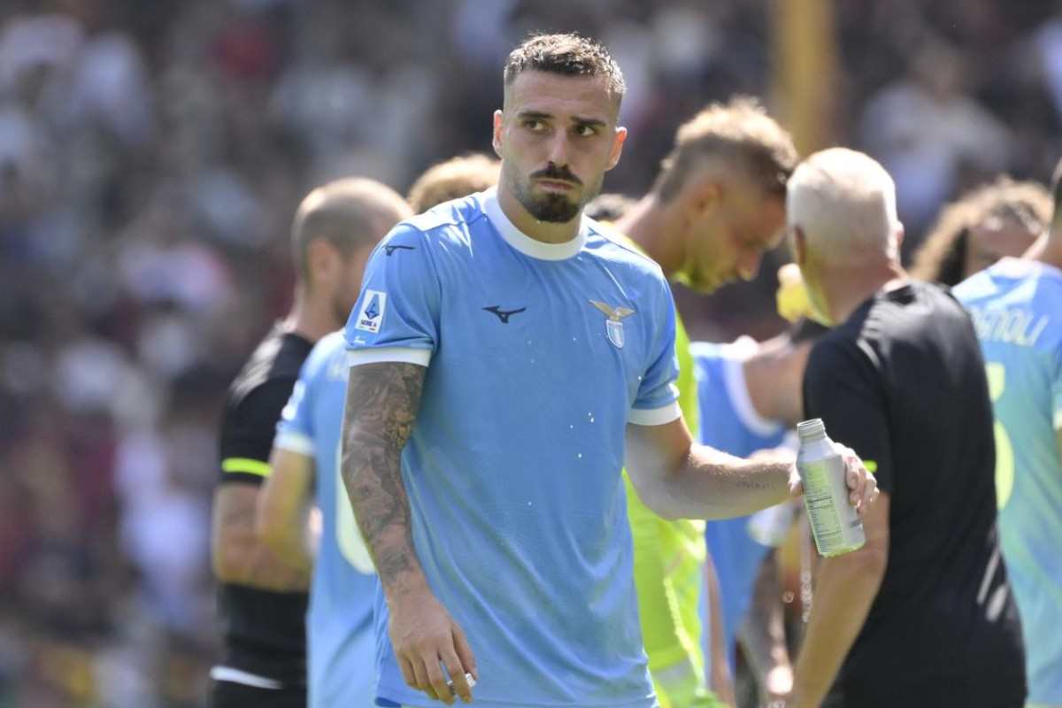 Mario Gila nel cooling break al derby