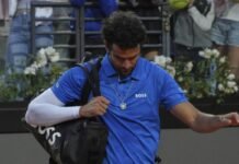 Matteo Berrettini esce dal campo sconsolato