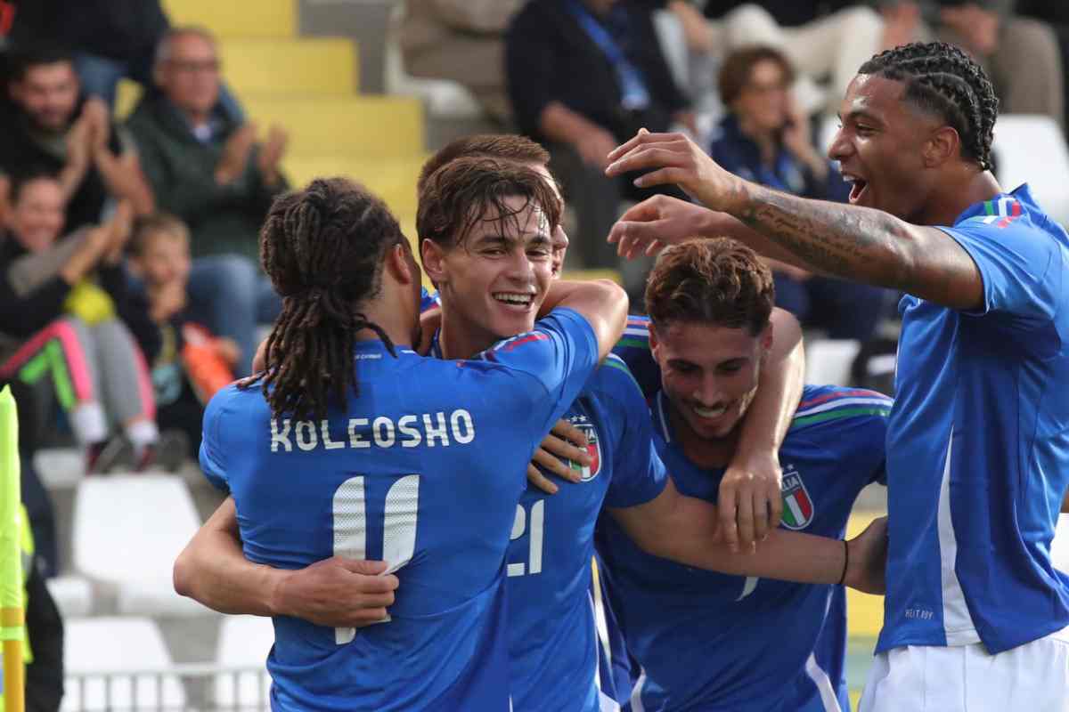 Nicolò Pisilli esulta con l'Italia Under 21
