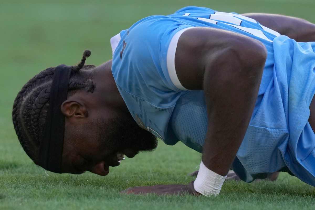 Nuno Tavares deluso a terra