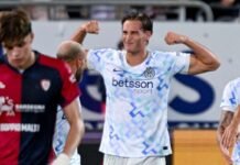 Pio Esposito, è ufficiale: decisione pazzesca Francesco Pio Esposito esulta dopo il gol al Cagliari