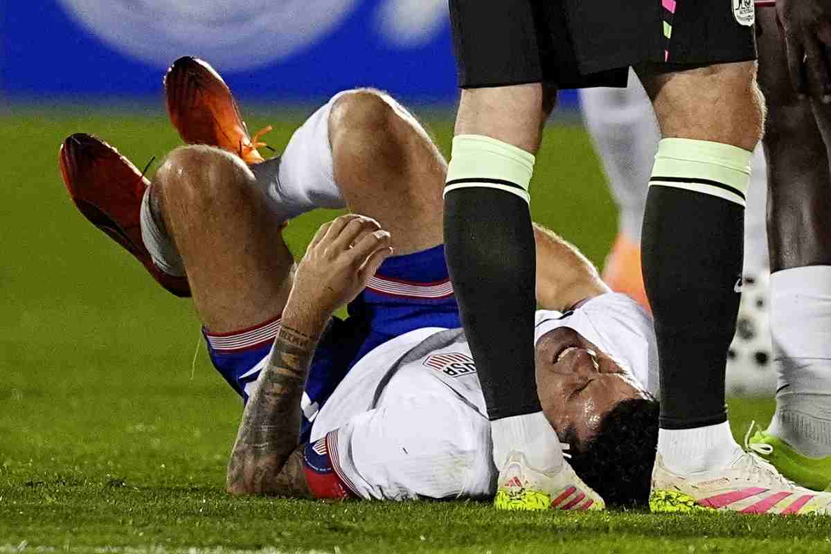 Christian Pulisic infortunato a terra nel corso del match tra USA ed Australia