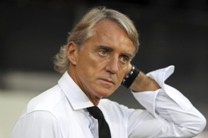 Mancini torna in Serie A: esonero sempre più vicino Roberto Mancini ai tempi dell'esperienza in Arabia