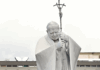 A Roma vandali imbrattano la statua di Papa Wojtyla, la “Cancel culture” vuole abolire il passato