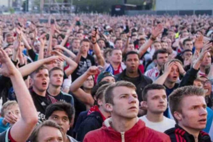 Tifosi sconsolati dopo la notizia