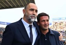 Addio Juve, firma con l’Inter a parametro zero: tifosi furiosi Tudor e Chivu nella foto prima di un match