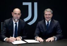 Tudor e Comolli al momento della firma del tecnico