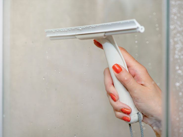 pulizia vetri doccia