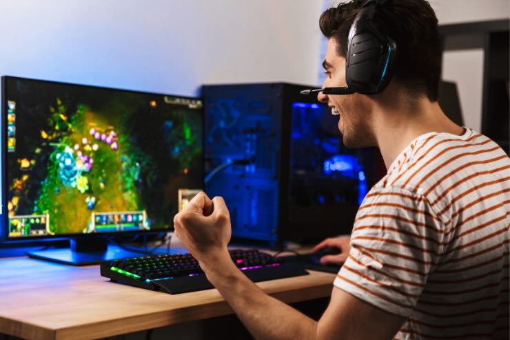 ragazzo che gioca ai video giochi 