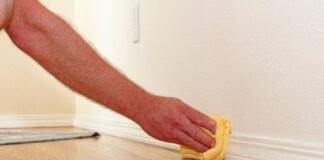 pulizia del battiscopa