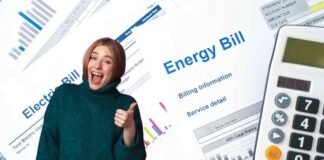 bollette, calcolatrice, donna sorridente