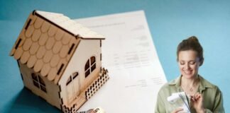 contratto, casa, chiavi, donna con euro