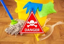 prodotti per la pulizia della casa e segnale di pericolo