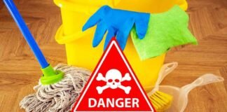 prodotti per la pulizia della casa e segnale di pericolo