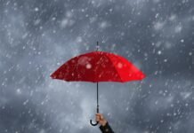 pioggia ombrello rosso
