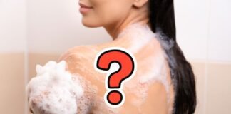 donna che s'insapona e punto di domanda