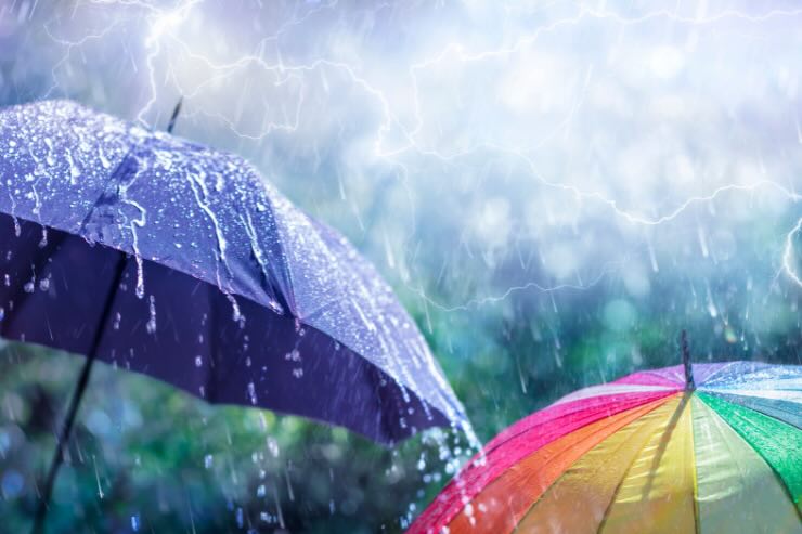 ombrello nero e colorato