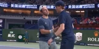 Jannik Sinner saluta Griekspoor dopo il ritiro