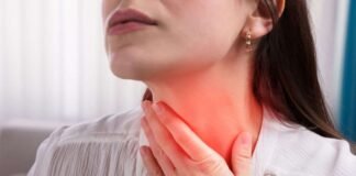 donna con mal di gola