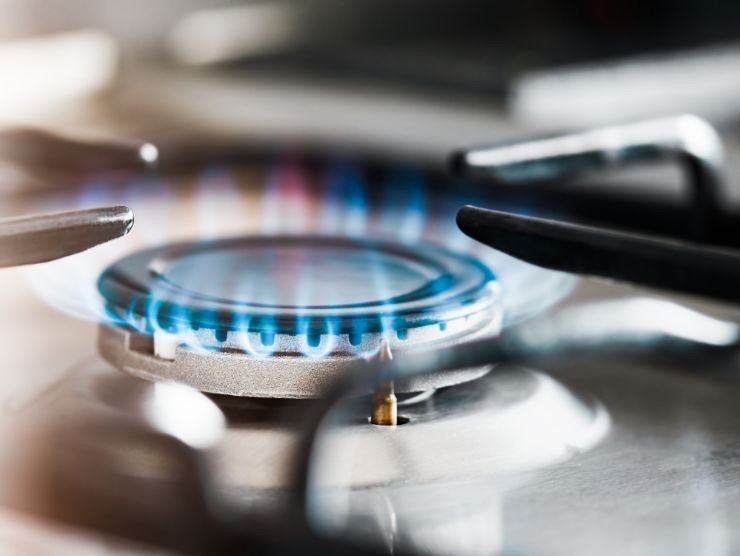 fornelli a gas accesi