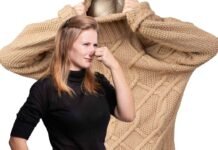 donna che si tappa il naso e maglione indossato