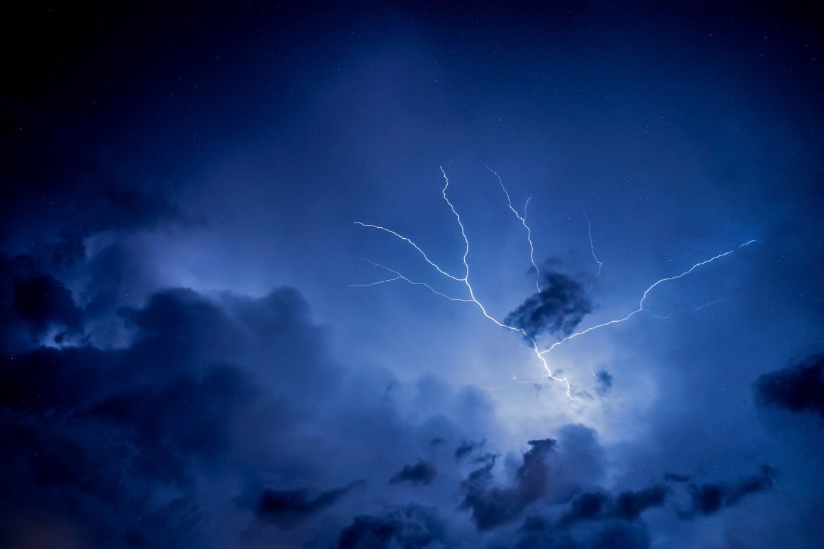 cielo minaccioso e fulmini