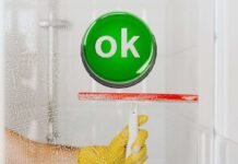 pulizia dei vetri della doccia e ok