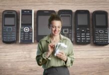 vecchi cellulari donna con euro