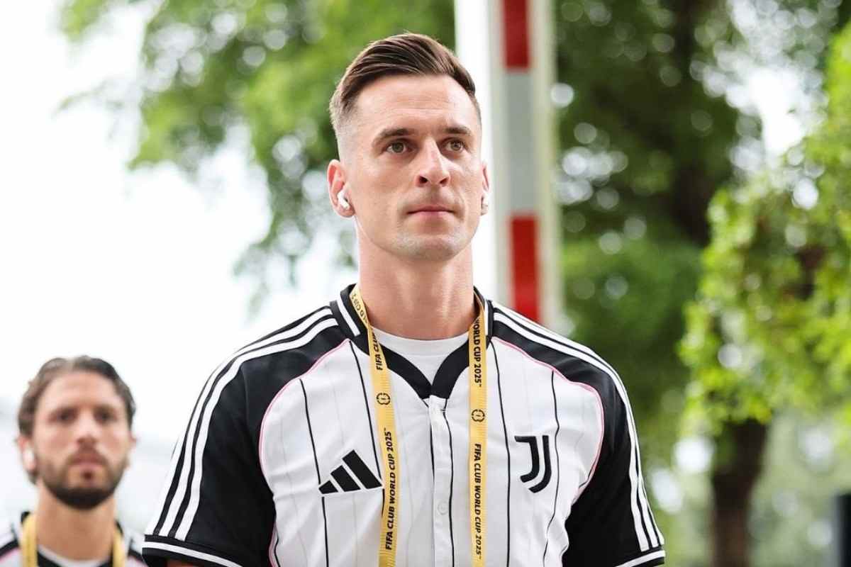 Arek Milik prima di una partita
