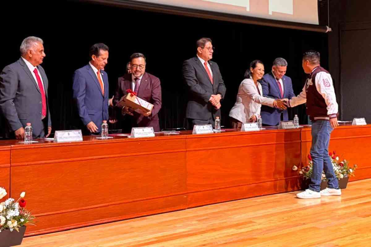 Docenti dopo un esame universitario