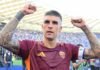 Gianluca Mancini esulta sotto la Curva Sud