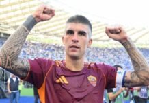 Gasperini spiazza tutti: decisione a sorpresa su Mancini Gianluca Mancini esulta sotto la Curva Sud