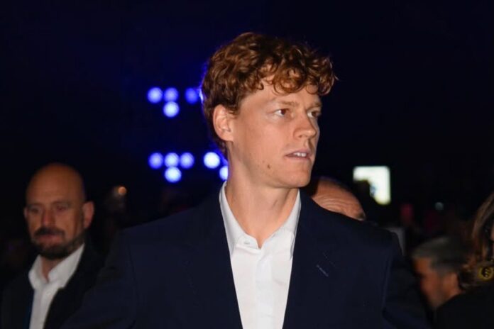 Ufficiale, Sinner escluso: il motivo è assurdo Jannik Sinner perplesso