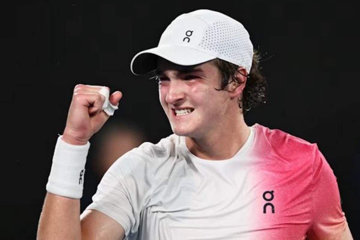 Joao Fonseca esulta dopo un punto fatto