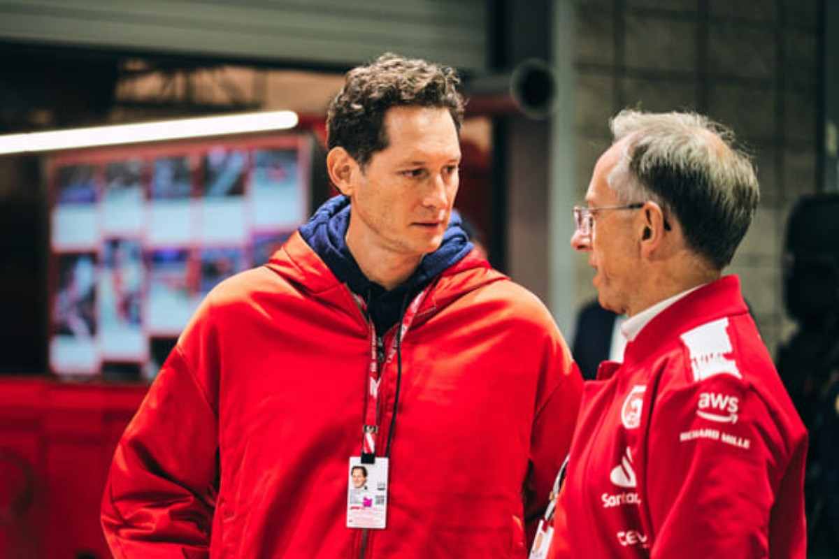 John Elkann al box Ferrari