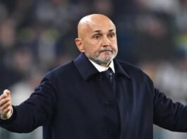 Luciano Spalletti con le braccia larghe