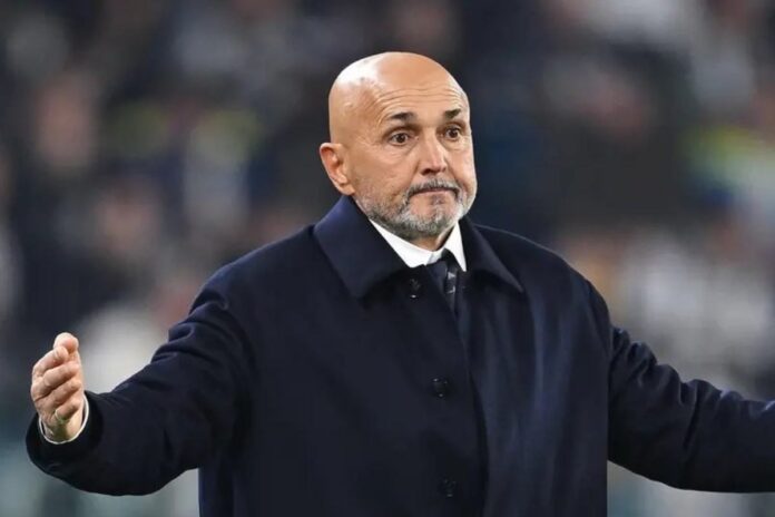 Luciano Spalletti con le braccia larghe