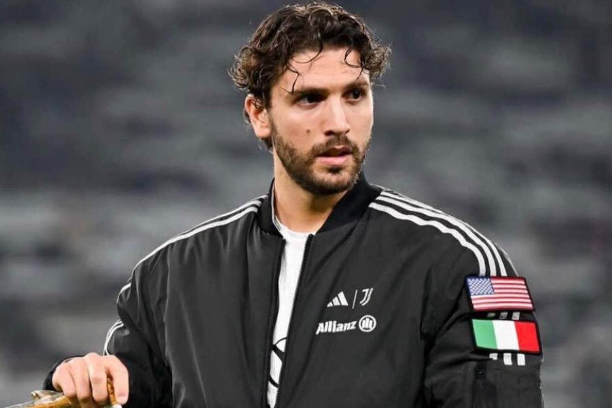 Manuel Locatelli con la tuta della Juve