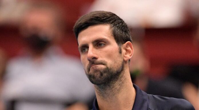 Djokovic, è finita: l’ultimo messaggio allarma i tifosi Novak Djokovic preoccupato in campo