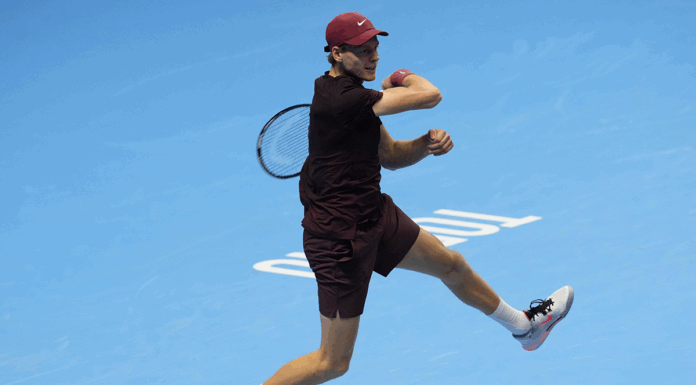 De Minaur gioca un set (quasi) alla pari, poi Sinner lo spazza via: domani la finale