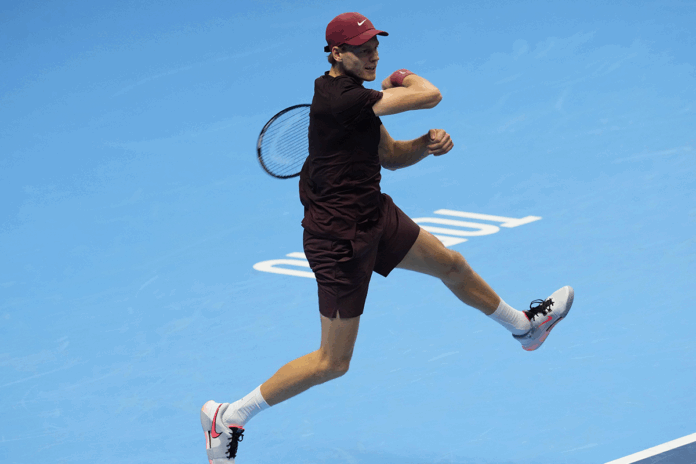 De Minaur gioca un set (quasi) alla pari, poi Sinner lo spazza via: domani la finale