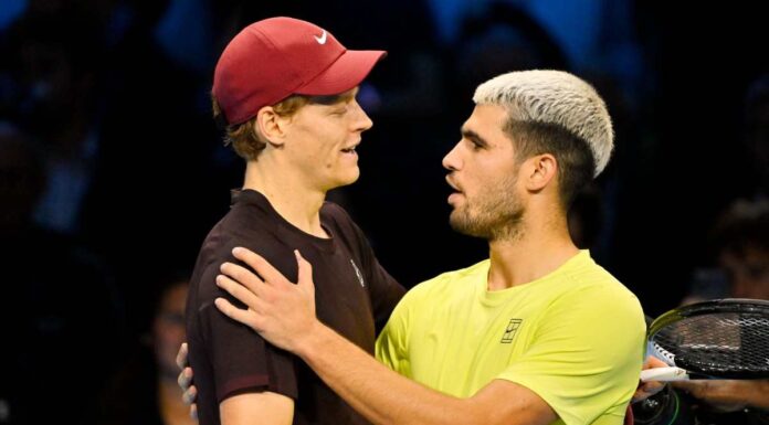 Sinner e Alcaraz si salutano dopo un match