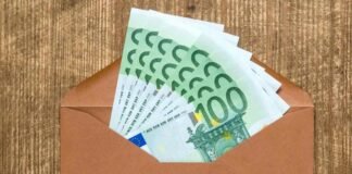 Soldi dentro una busta