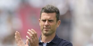Thiago Motta applaude