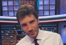 Stefano De Martino durante il programma Affari Tuoi