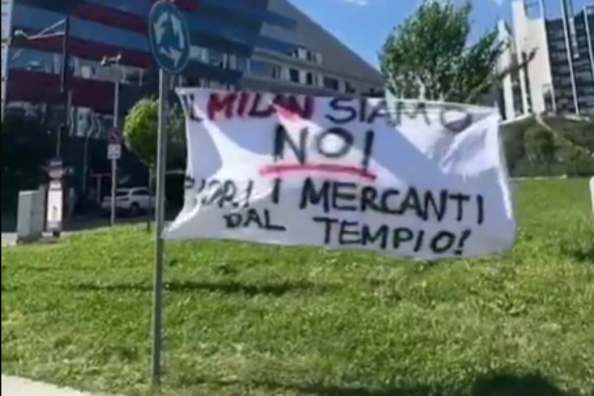 striscione Milan
