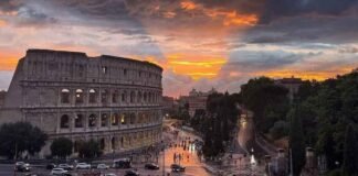 Roma, verrà inaugurata l’8 dicembre: è la più alta d’Europa e costa 12 euro Il Colosseo al tramonto